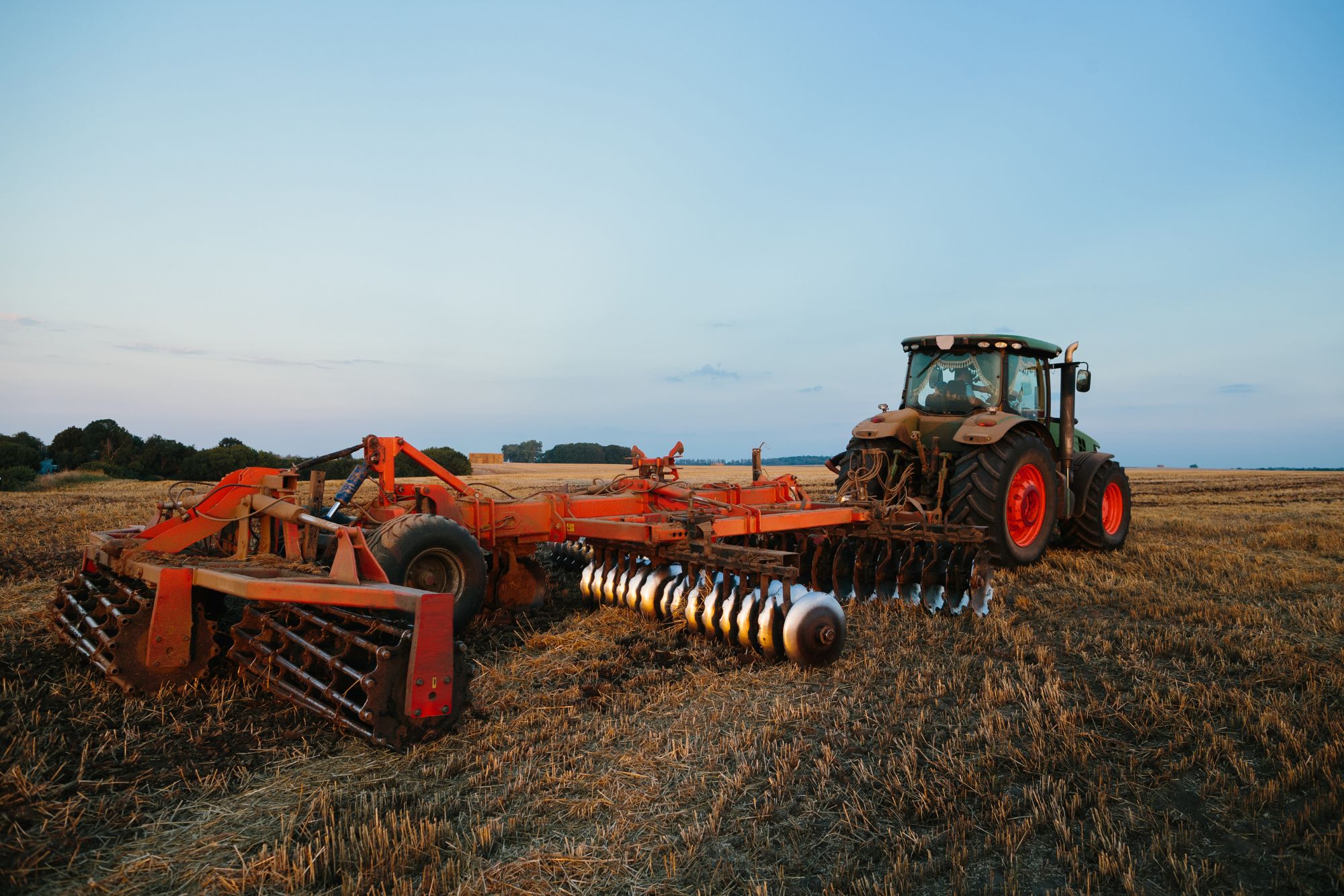 Apero agrícola: qué es, tipos y cómo sacarle el máximo rendimiento a tu tractor